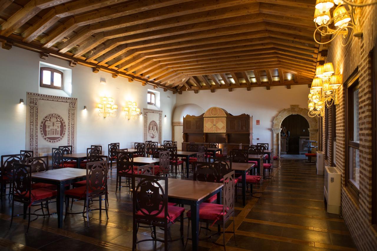 Posada Isabel De Castilla Madrigal de las Altas Torres Exterior photo