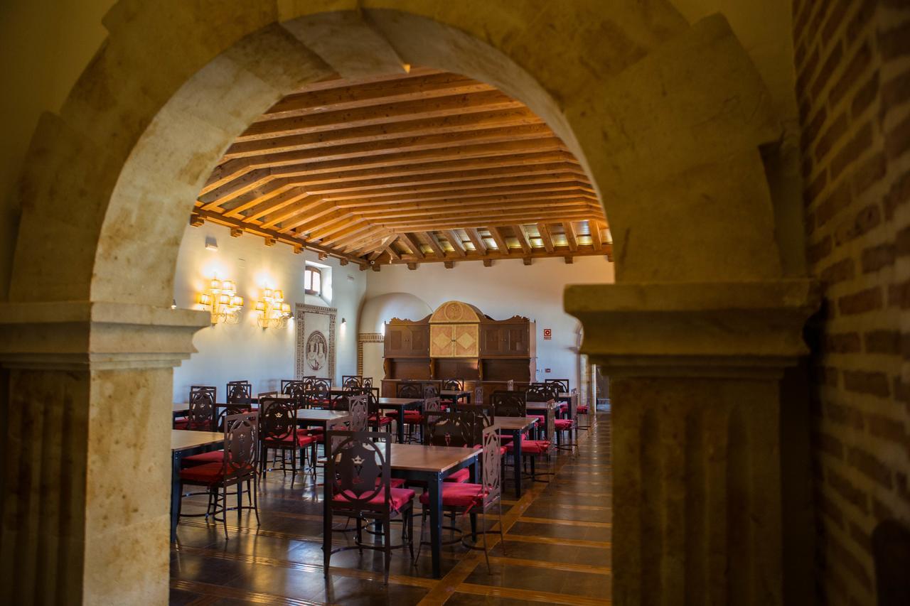 Posada Isabel De Castilla Madrigal de las Altas Torres Exterior photo